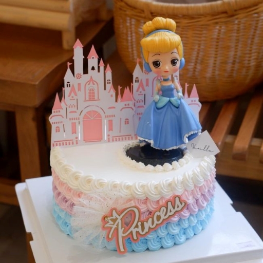 Bánh sinh nhật công chúa Cinderella cho bé