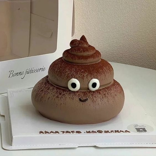 Bánh sinh nhật cục “shit” hài hước dùng để troll bạn thân
