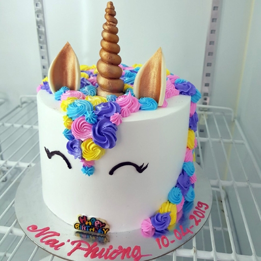 Bánh sinh nhật Unicon nhiều màu sắc