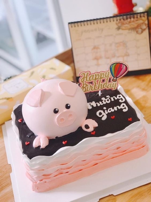 Một trong những mẫu bánh sinh nhật cho bé gái tuổi lợn cute